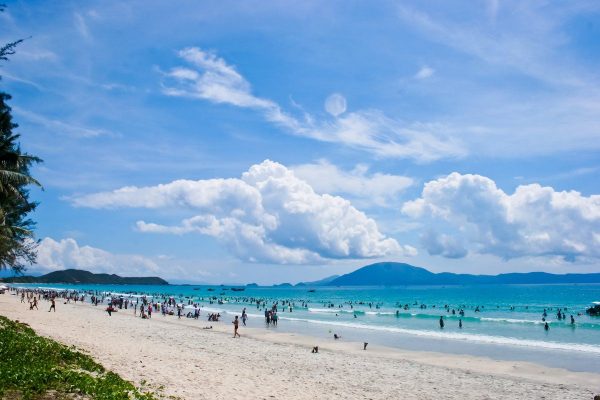 bai bien Doc Let Nha Trang 600x400 - Biển Dốc Lết Nha Trang - vùng biển mang vẻ đẹp tinh khôi